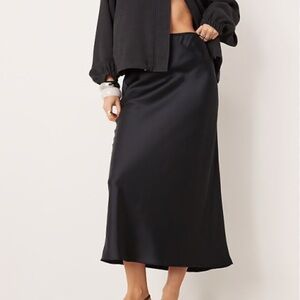 Mango midi satin slip on skirt dark navy size L